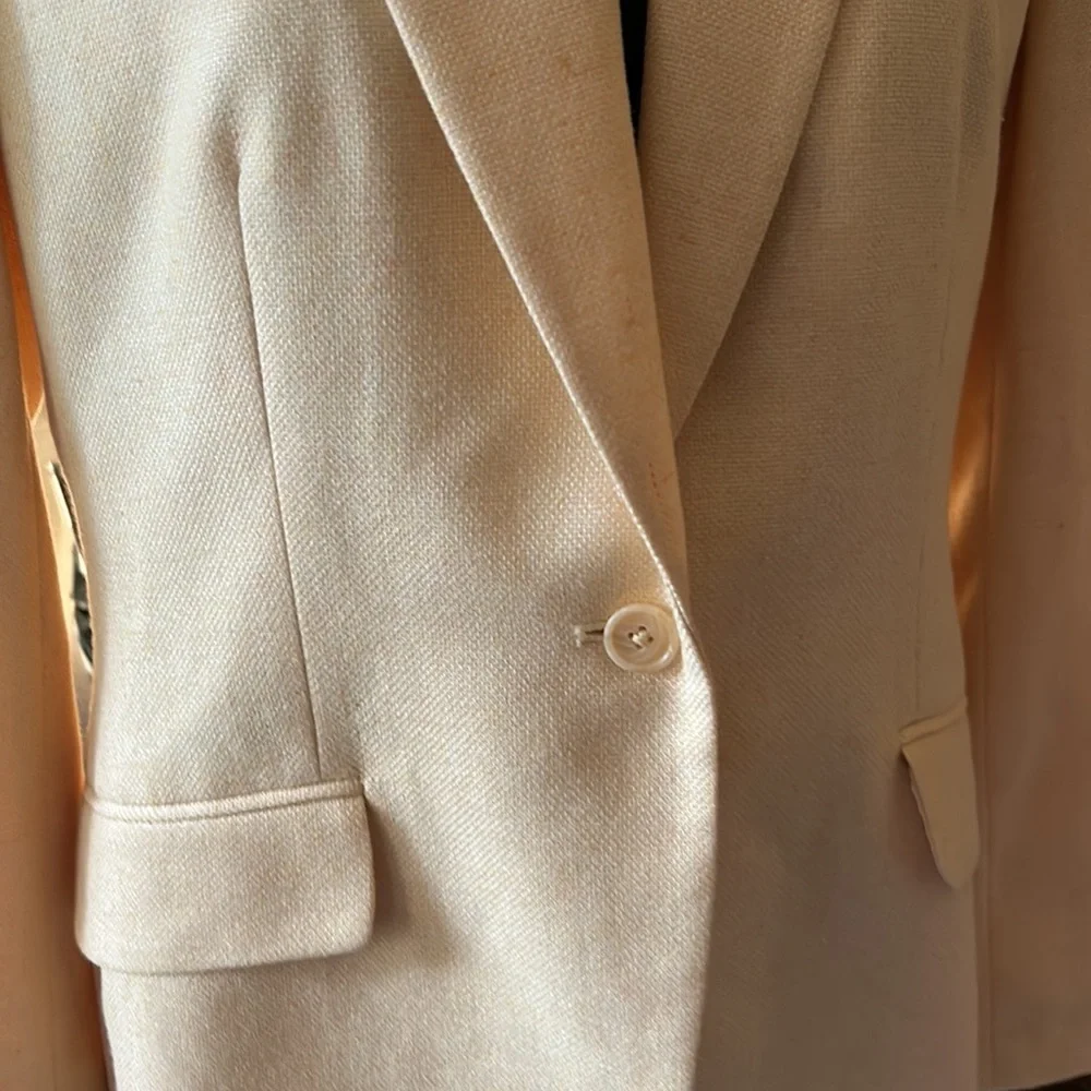 Lands End light yellow one button faux pocket blazer - Picture 9 of 11